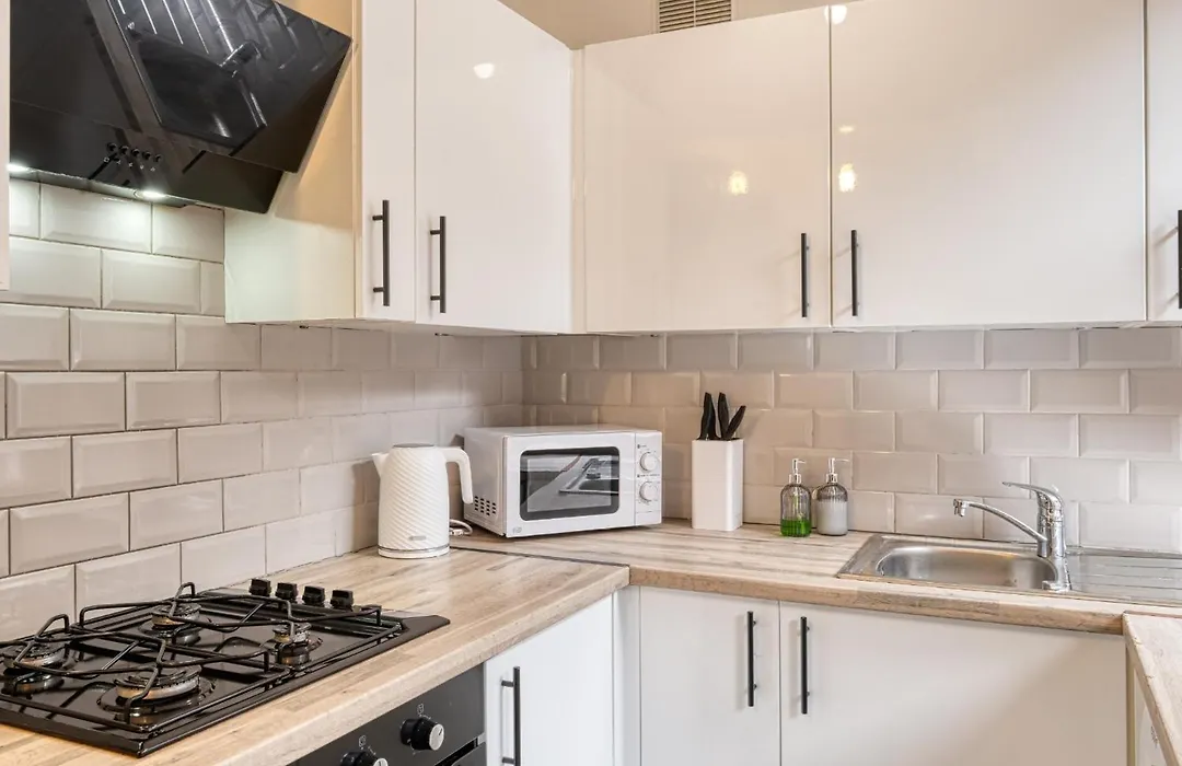 Contractors & Relocation Haven, 3Bd House, Secure Off-Site Parking & Office Space-1