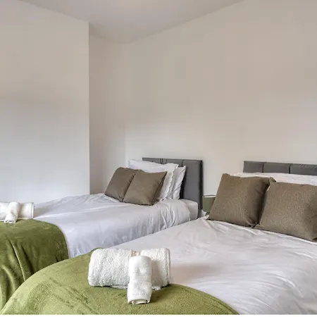 Contractors & Relocation Haven, 3Bd House, Secure Off-Site Parking & Office Space-3